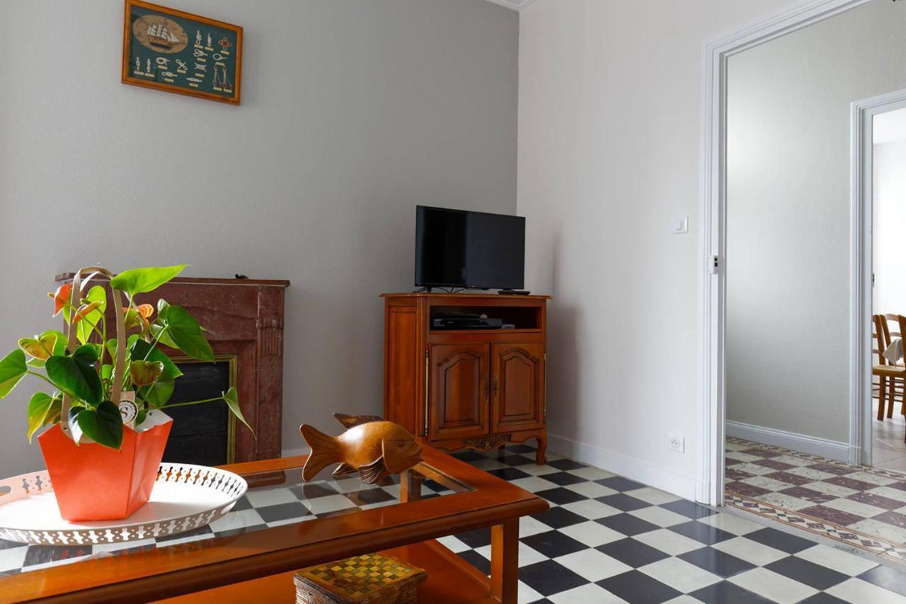 Le Cachet D'Une Maison De Centre-Bourg A Beauvoir-Sur-Mer Eksteriør billede
