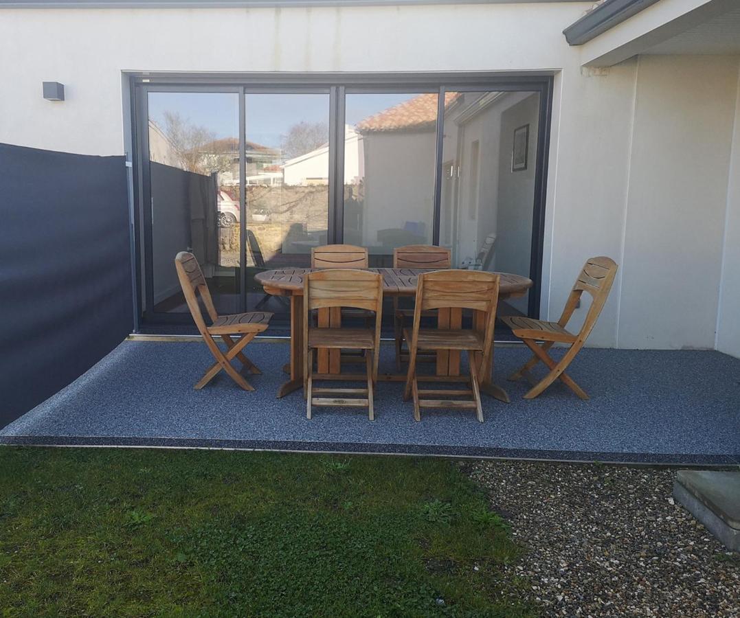 Le Cachet D'Une Maison De Centre-Bourg A Beauvoir-Sur-Mer Eksteriør billede